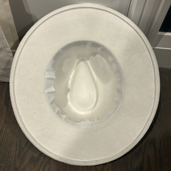 Bride Gift Set: Bag, Hat, Headband/Veil, Tumbler, & Sign - Picture 5 of 16